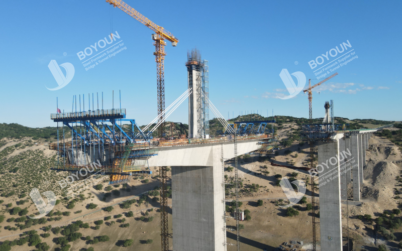 Xilamulun River Super pont Cantilever forme voyageurs cas