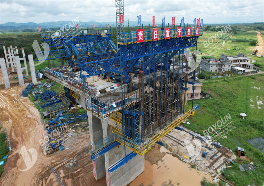 Voyageur de forme de Cantilever avec la portée principale plus de 200 mètres