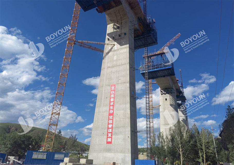 Coffrage carré de jetée creuse