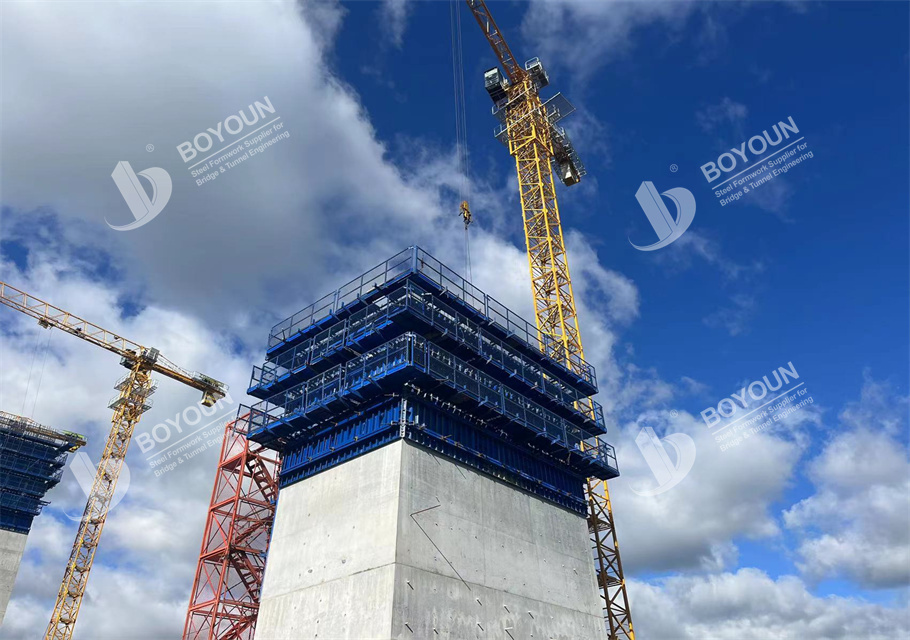 Coffrage carré de jetée creuse