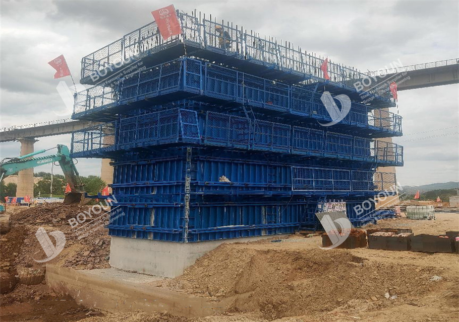 Coffrage carré de jetée creuse