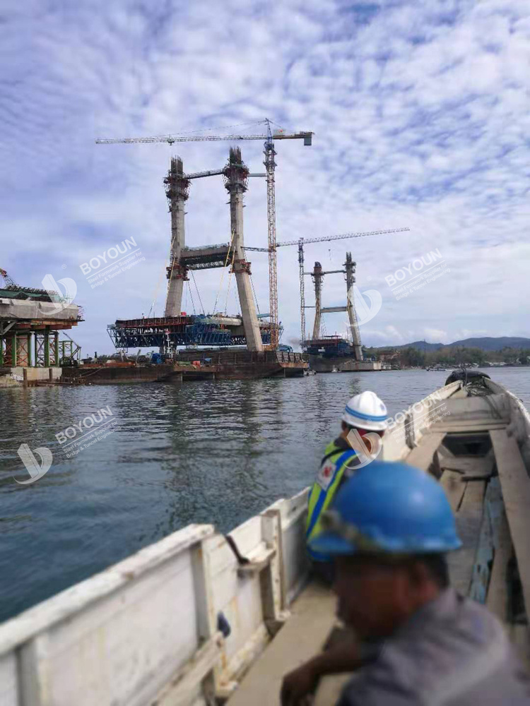 Jembatan Teluk Kendari câble est resté pont