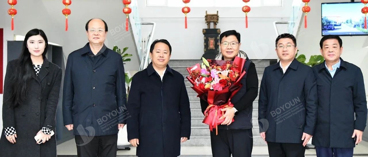 Visite du nouvel an du gouvernement à l’encouragement des soins du groupe Boyoun et un avenir prometteur