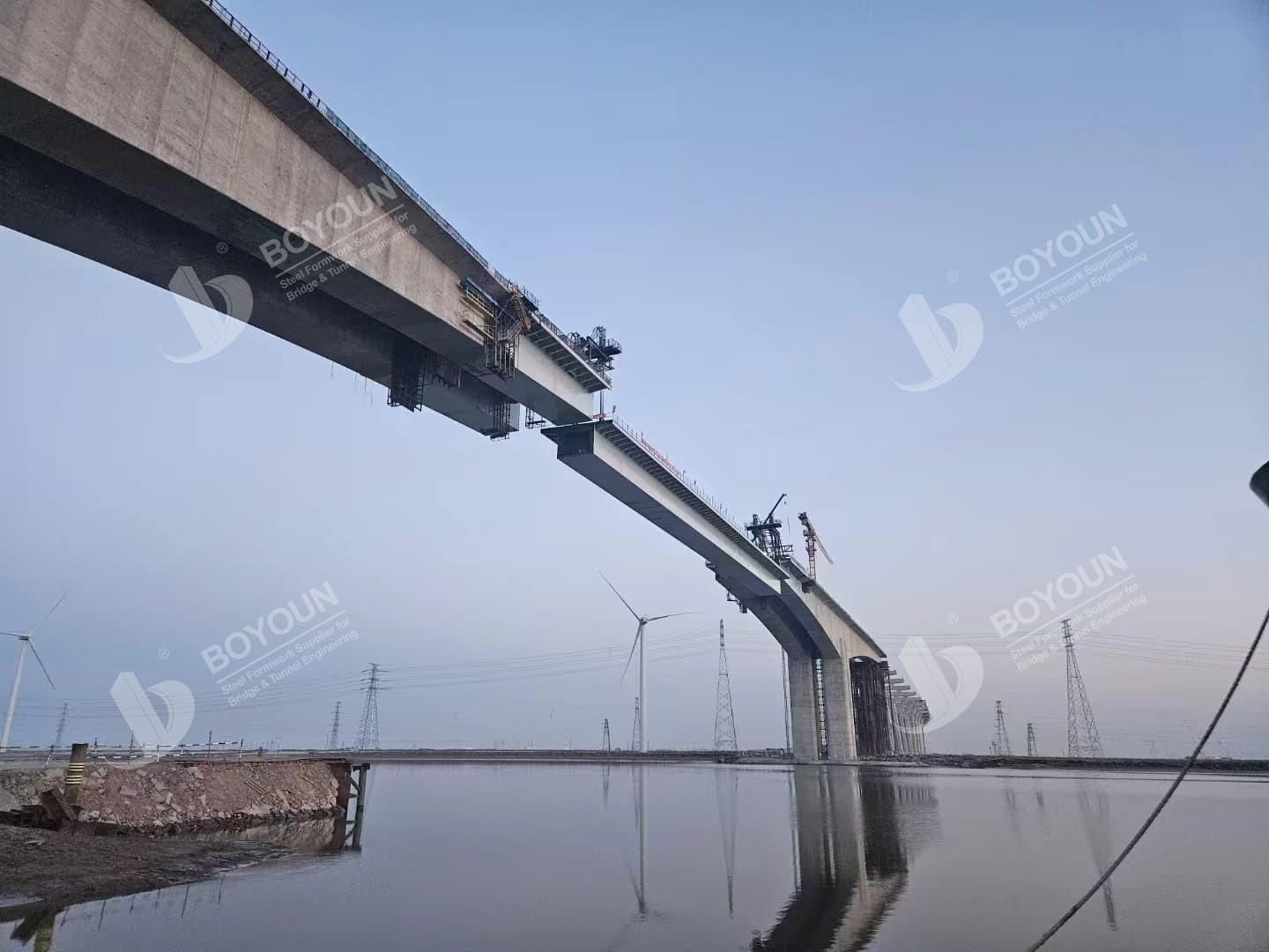 Procédé de Construction de ponts courbés à poutres en acier