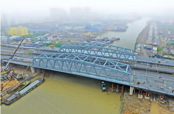 Pont en treillis d’acier