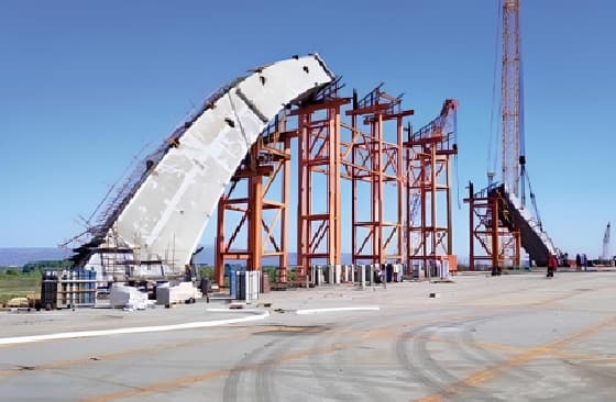 Pont en arc d’acier