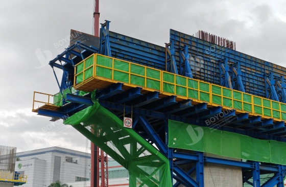 Technologie de la Construction [mots-clés] ingénierie des routes et des ponts; Technologie de construction d’échafaudages traversés coulés sur place; Application la structure de traverse est